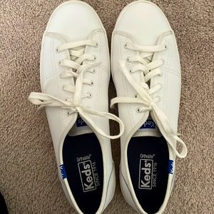 Ked’s white sneakers